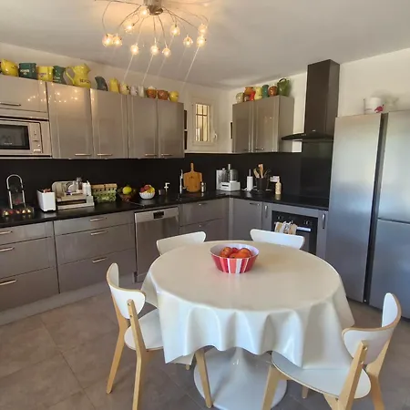 Climatisee Avec Piscine Privee, Proche Mer A Sainte-maxime, 6 Chambres, 8-10 Pers, Parking, Wifi - Fr-1-780-83 Villa